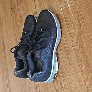 Abeo Aero Roxsan Black Vibram Sole Sneakers Womens 11